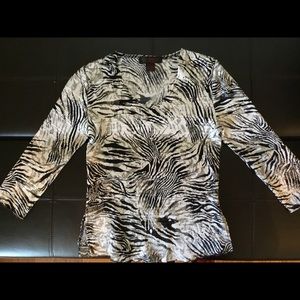 White black gray pull over V-neck shirt